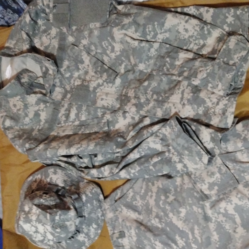 COPY - Complete set of Army digital uniform, medium reg, with Boonie 7½ (M-L)
